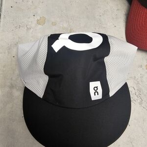 On Running Monochrome Performance Cap